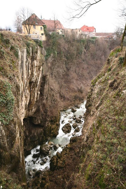 Ulaz u Đulin ponor; foto: K. Miculinić